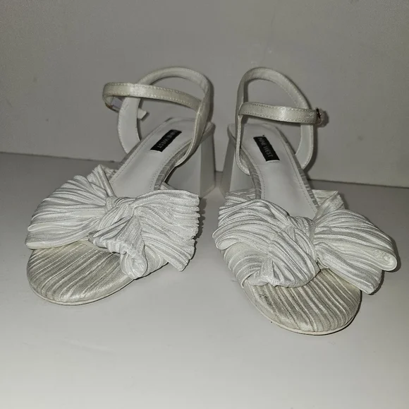 Nine West Open Toe All White Bow Sandal Chunky Heel Size 7.5 - Picture 5 of 15